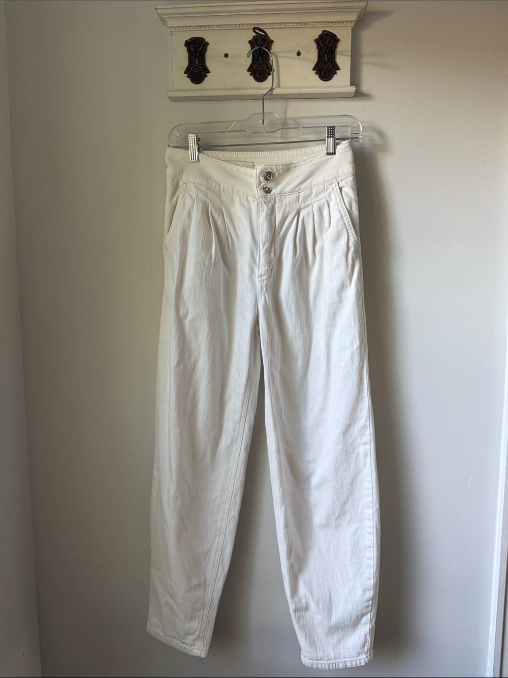 Pilcro White High-Rise Pants with Red Size Tag Pleated Front Ballon Leg Casual